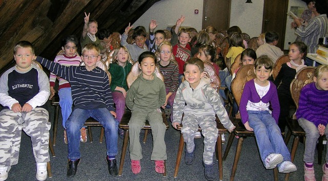 Begeistert verfolgten die Kinder das s...kino der Laufenburger Stadtbcherei.    | Foto: Achim Ungerer