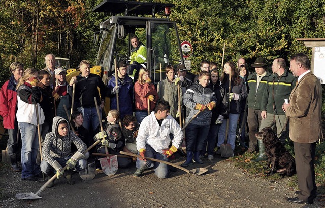 Die Herbolzheimer Schlerinnen und Sch...nwald wieder auf Vordermann brachten.   | Foto: Bernhard Rein