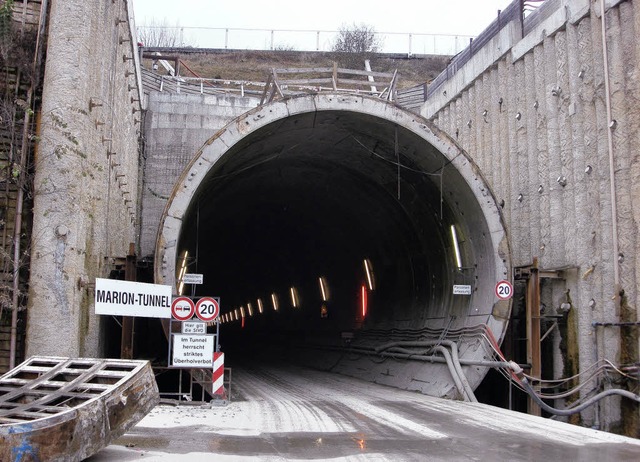 Mit immer mehr Nachdruck  fordern Brg... durch  den Katzenbergtunnel  fahren.   | Foto: BZ
