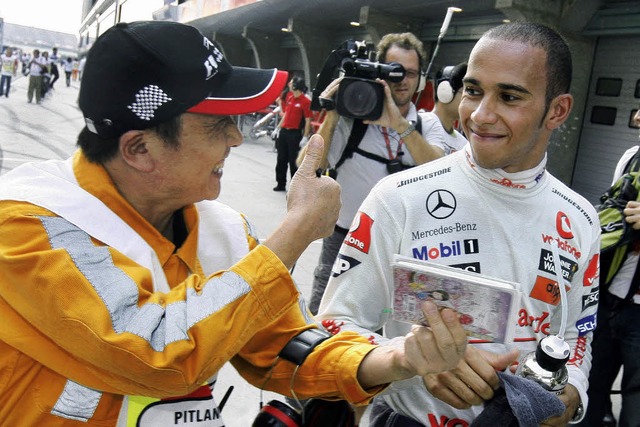 Ein chinesischer Fan wnscht Lewis Ham...er Titeltrger der Formel 1 zu werden.  | Foto: dpa