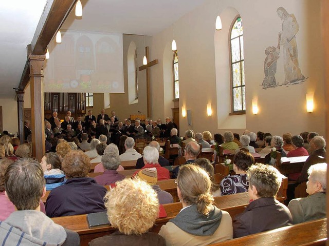 Mit einem festlichen Gottesdienst wurd...renovierte St.Georgskirche eingeweiht.  | Foto: senf