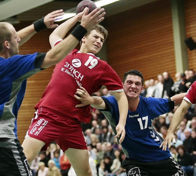Handball-Landesliga:HTV Meissenheim - ...heim), Philipp Schmieder re. (TV Sulz)  | Foto: Peter Aukthun-Goermer