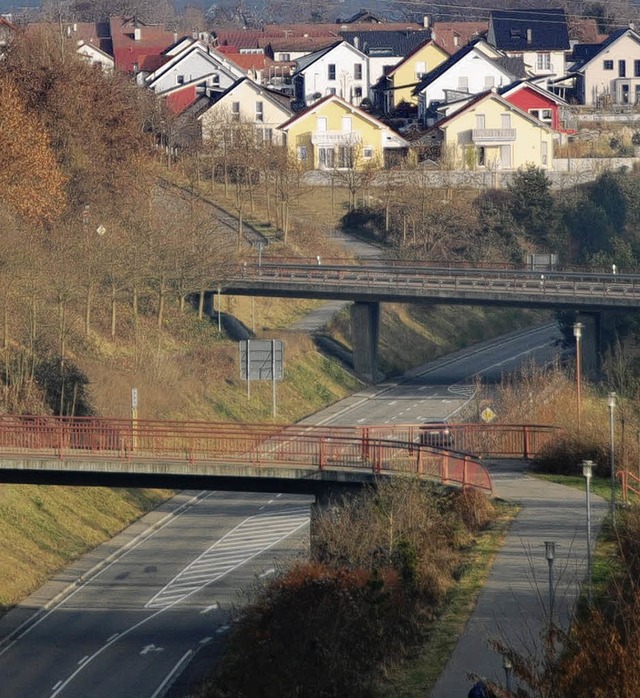 Immer noch weitgehend eine Geisterstra...ie Leopoldshhe mit Altweil verbindet   | Foto: Lauber