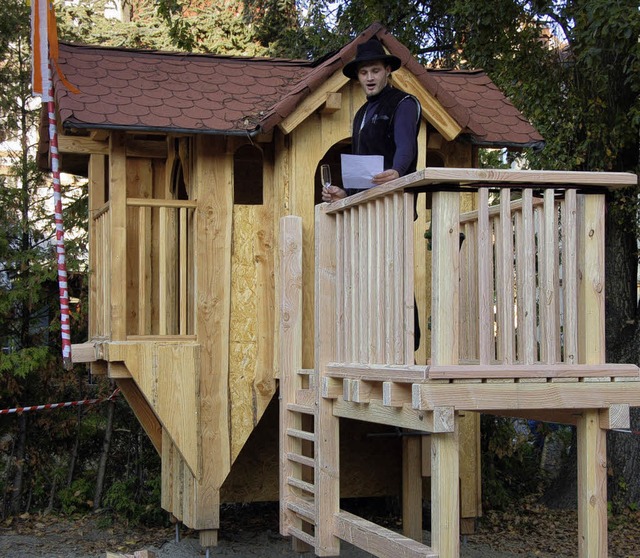 Ein neues Spielhaus schmckt den Kindergarten St. Bonifatius.   | Foto: Mink