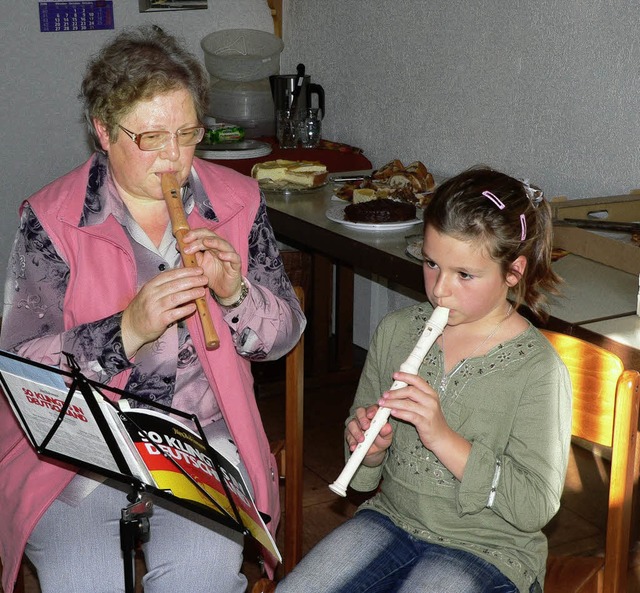 Ingeborg Leisinger-Hilbold und Katharina Schlossa musizierten beim VdK-Hock.    | Foto: Georg Diehl
