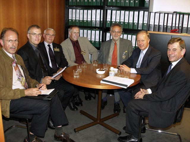 Die Elzacher Teilnehmer der Berlinfahr...tion, Bartholomus Kalb (CSU, rechts)   | Foto: Bro Peter weiss