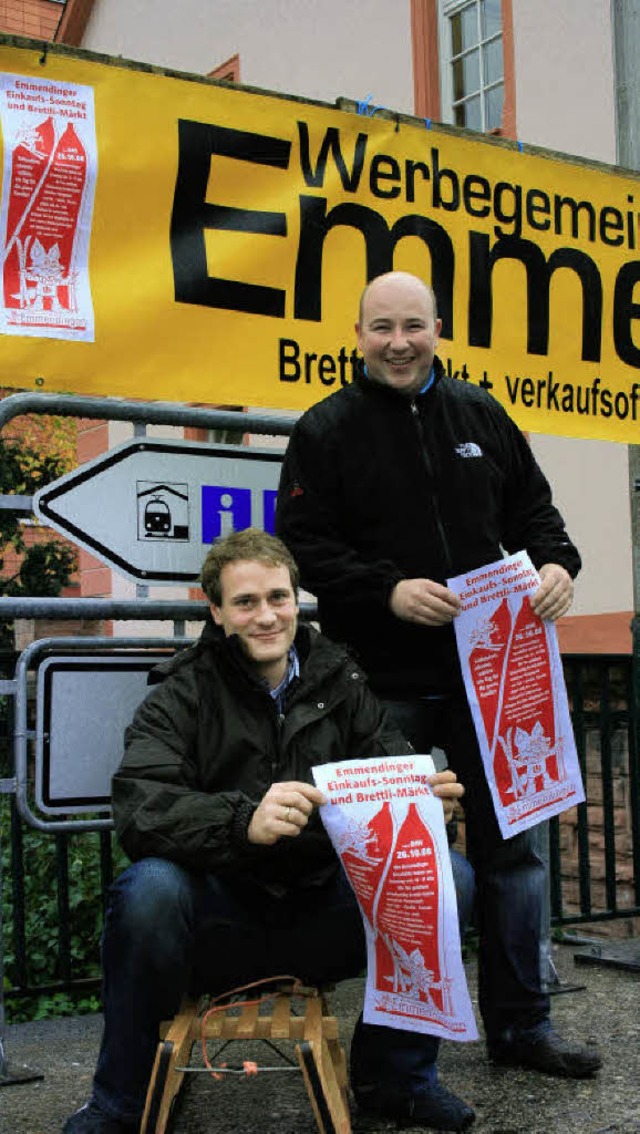 Marcel Jundt und Heiko Grafmller organisieren den Brettlimrkt.   | Foto: Friederike Marx