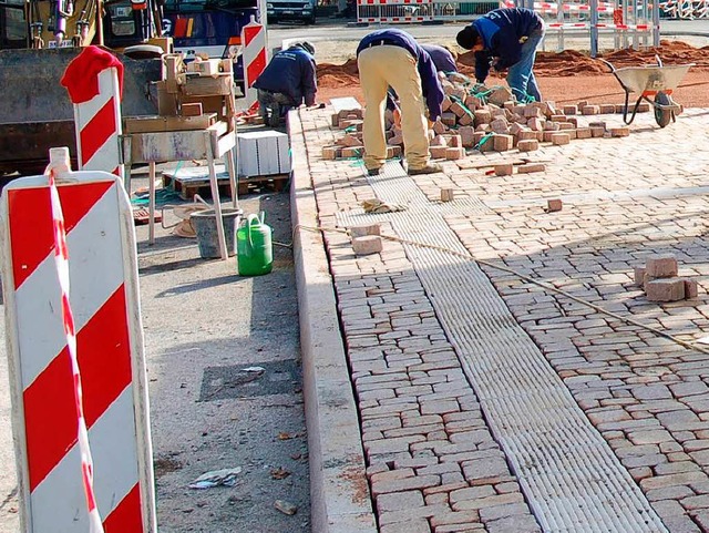 Rand(-Steine) des Anstoes:  Material ...ist im Neustdter Busbahnhof verbaut.   | Foto: Peter Stellmach