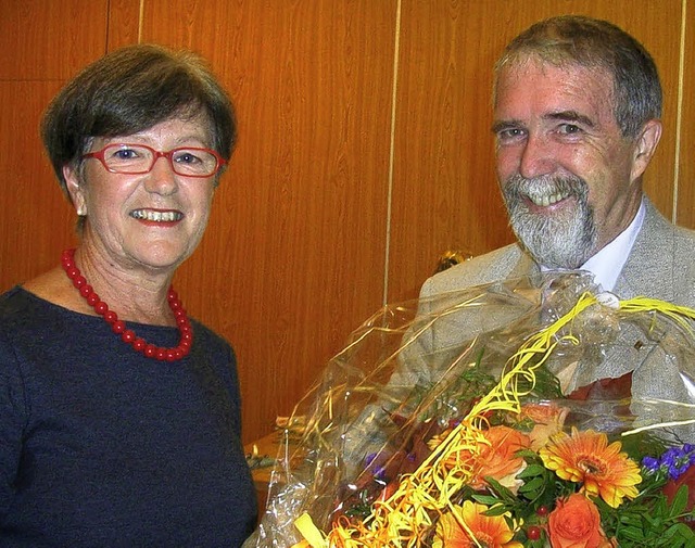 Josef Burkart wrdigt als Vorsitzender...dende Geschftsfhrerin Eenate Fromm.   | Foto: Johanna Hgg