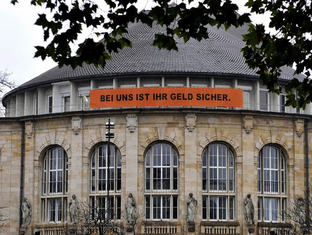 Das Stadttheater wirbt mit aktuellen A...nftig Eintrittskarten verzinst werden.  | Foto: ingo schneider