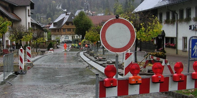 Eine Baustelle im Regen: Sofern kein W...auptstrae Ende November beendet sein.  | Foto: Stefan Sahli