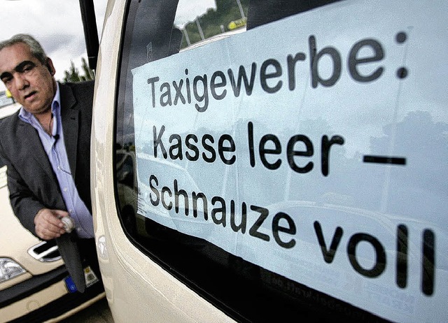 Das Taxigewerbe kmpft um die Tarife fr Krankentransporte.   | Foto: DPa