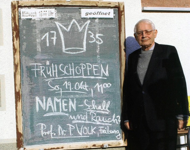 Prof. Peter Volk referierte in der Krone ber Wirtshausnamen.    | Foto: Privat