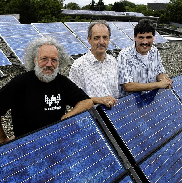 Solarpanele auf dem Dach der Wentzinger-Schulen   | Foto: ingo Schneider