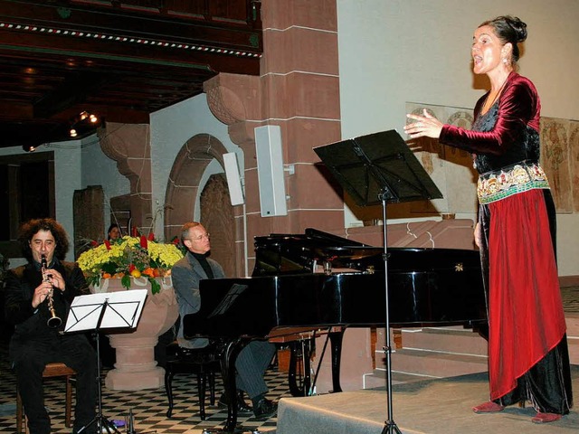 Agnes Erkens mit einer musikalischen R...ung in der evangelischen Pauluskirche.  | Foto: Martina Faller