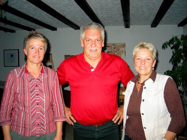 Claudia Krmer, Ottmar und Inge Sprich...rganisatoren der Lieler Dorfweihnacht   | Foto: jutta schtz
