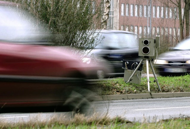 Blitz! Viele Autofahrer halten Kontrol...11; solange sie nicht berhandnehmen.   | Foto: ddp