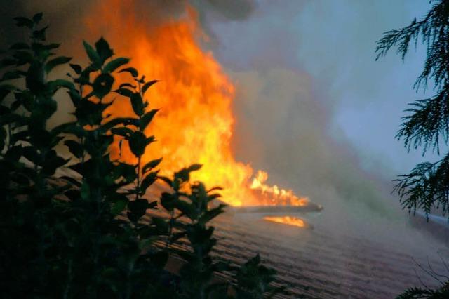 Brand in Gundelfingen: Dachstuhl brennt komplett aus