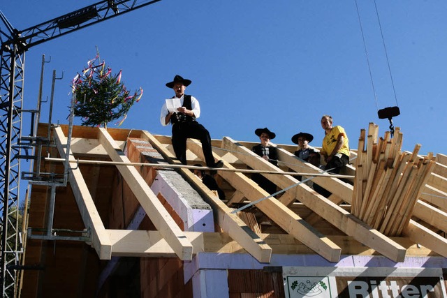 Mit dem Dorfladen  in Wies  geht es  v...ag den  traditionellen  Richtspruch.    | Foto: Heiner Fabry