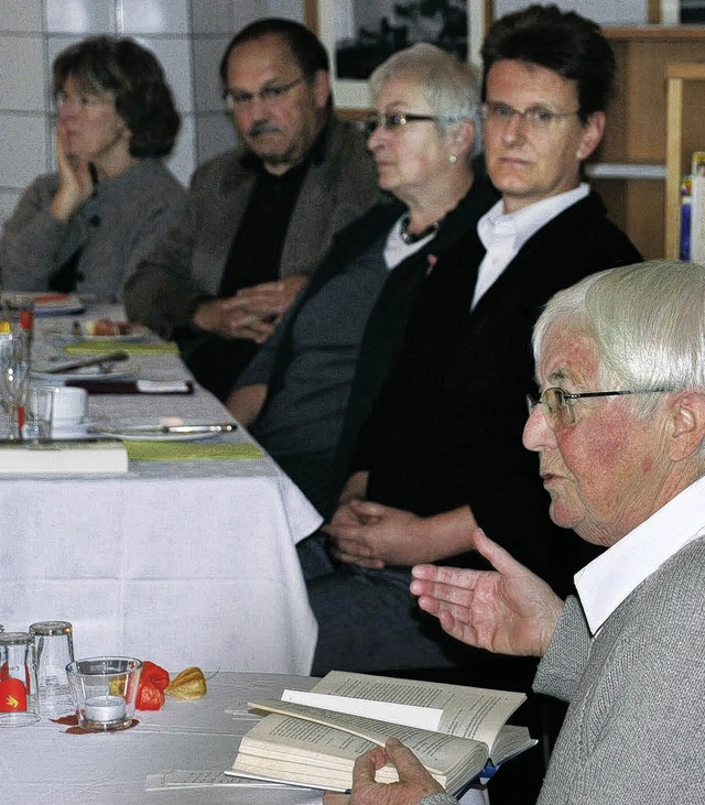 Inge Gula hatte sich fr einen autobio...n. Das Publikum lauschte konzentriert.  | Foto: Maja Tolsdorf