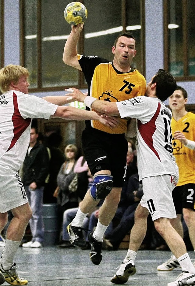 Handball Herren 2008/2009TV Seelbach v...c Karl  (HTV Meissenheim #11) geblockt  | Foto: Peter Aukthun-Goermer