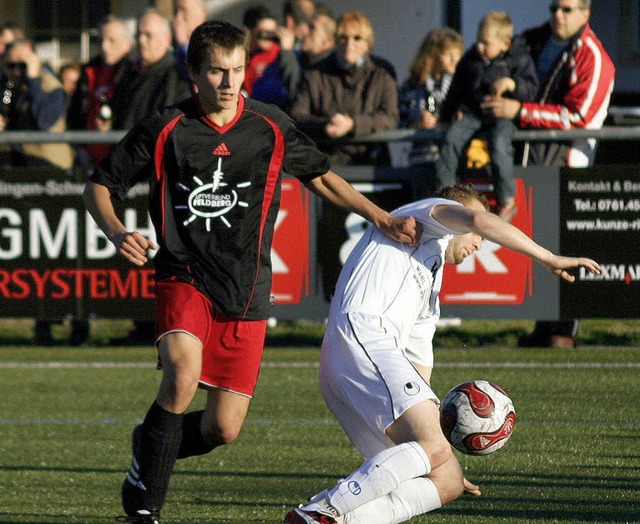 Hinterzartens Mittelfeldspieler Peter ...e Gste  beim 6:2 jederzeit im Griff.   | Foto: Joachim Hahne