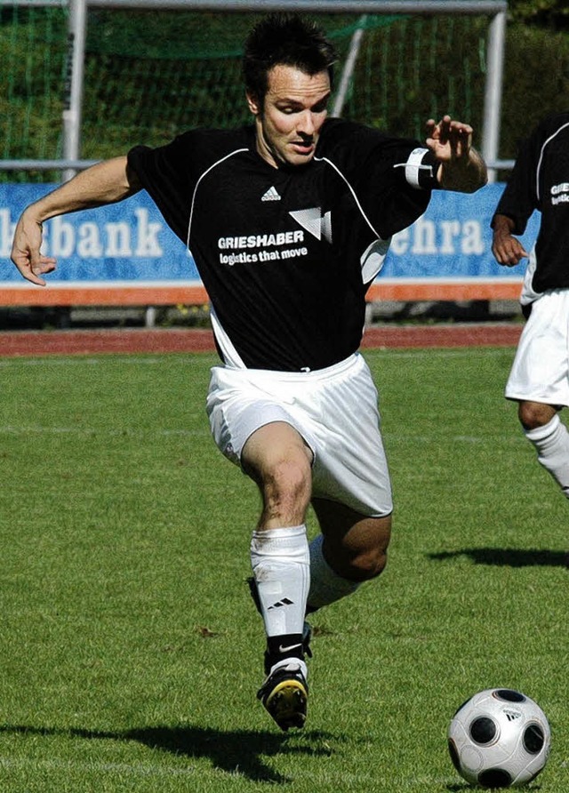 Kapitn Michael Wasmer bereitete die 3... Brogno beim SV Rhodia Freiburg vor.    | Foto: archivfoto: matthias kaufhold