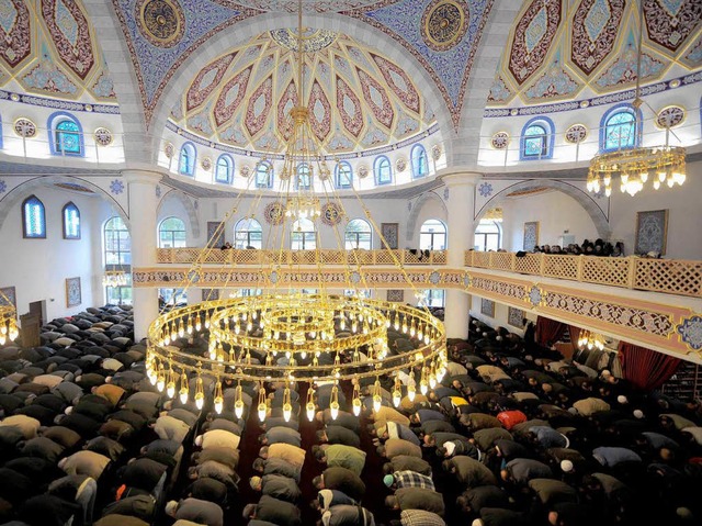 Hier knnen bis zu 1200 muslimische Menschen gemeinsam beten.  | Foto: ddp