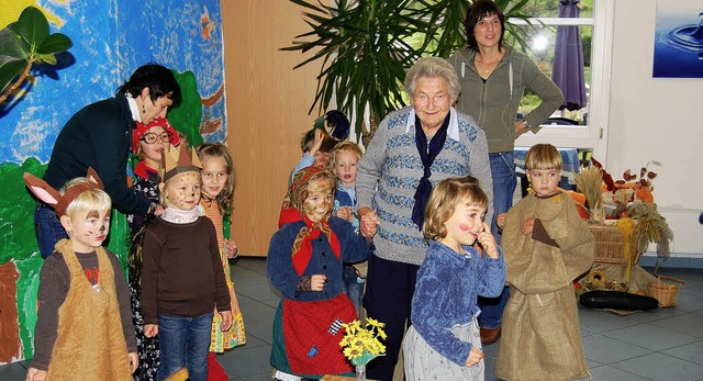 Freude brachten die Kinder den Bewohnern des Seniorenzentrums.   | Foto: burkhard korak