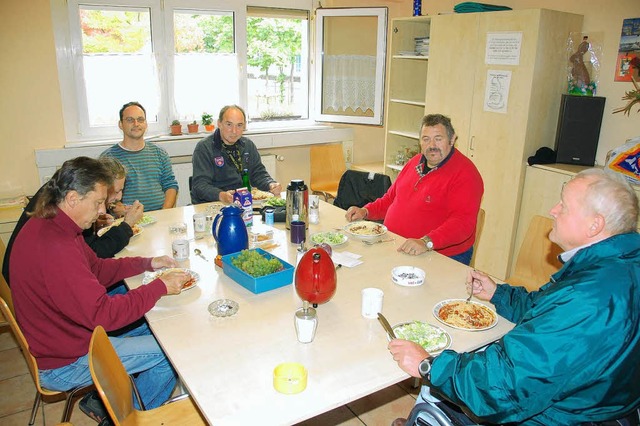 In der Wrmestube wird jeden Tag gekocht und gemeinsam gegessen.  | Foto: Hannes Lauber