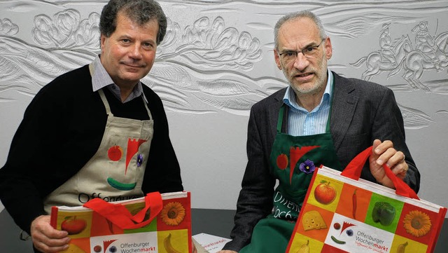 Hugo Haag (links) und Wolfgang Sandfor...den Wochenmarkt geworben werden soll.   | Foto: gertrude siefke