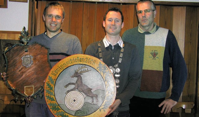 Schtzenknig 2008 der Sportschtzen i... Ritter ist Heinrich Mllek (rechts).   | Foto: Schle