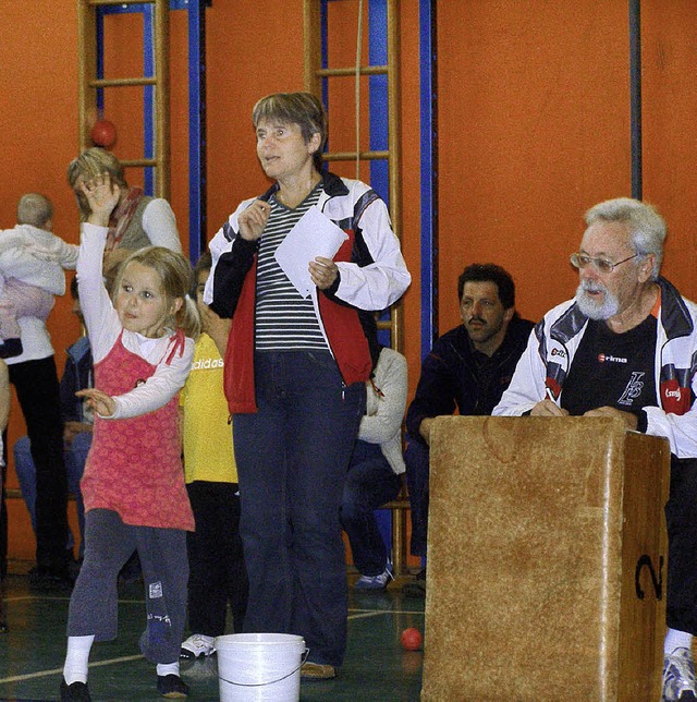 <Bildtext>Voller Einsatz beim Weitwurf...fingen ausgerichteten Mini-Olympiade.   | Foto: Liane Schilling