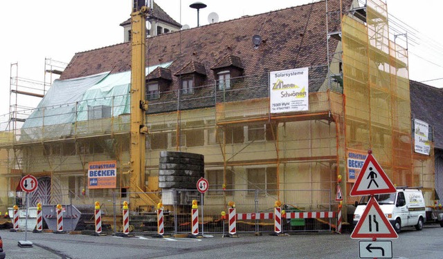 Haushaltsmittel sind fr die Sanierung...er  Rheinstrae 2 in Weisweil geplant.  | Foto: Ilona Hge