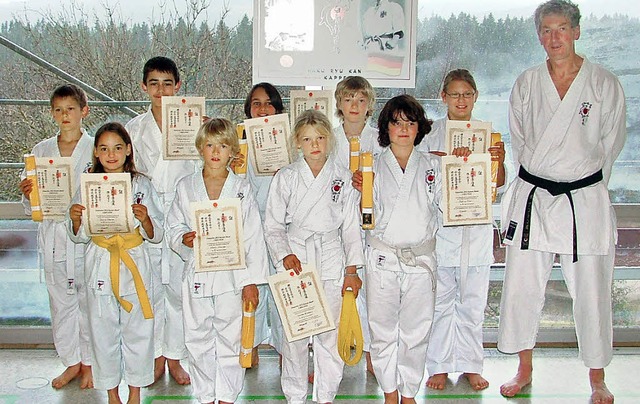 Neun junge Sportler des Sportvereins K... die Karate-Grtelprfungen geschafft.  | Foto: SV Kappel