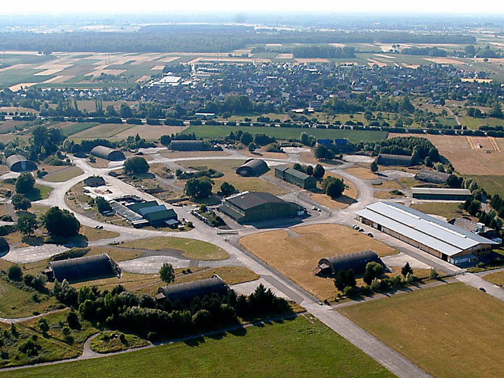 Der Flugplatz von Lahr ist mit seiner ausgebauten Start- und Landebahn auch heute noch fr die grten Flugzeuge der Welt anfliegbar.