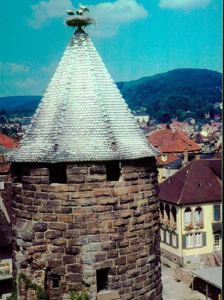 Wahrzeichen der Stadt ist der Storchenturm. Er war einst einer von vier Trmen der um 1218 errichteten Burg Geroldseck.