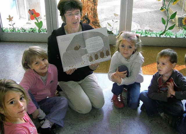 Die Kinder an der Hger Angenbachtalsc...nger inmitten ihrer Schler zu sehen.   | Foto: Gerhard Wiezel