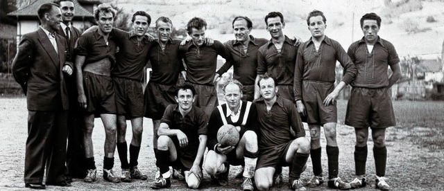 Die Spieler des 1956 neu gegrndeten F...Strohmeier (vordere Reihe von links)    | Foto: Privat