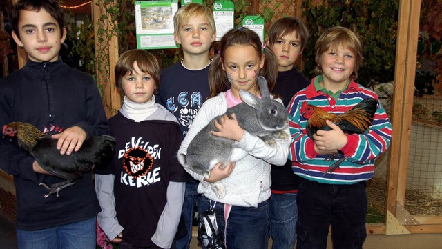 Kinder der Jugendgruppe der Umkircher ...beinigen oder gefiederten Lieblinge.    | Foto: sebastian ehret