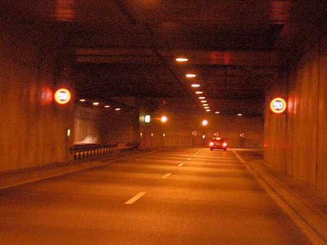 Die Tunnelausfahrt von Ost nach West: ...aber eine Lcke ins Sicherheitssystem.  | Foto: Ingo Schneider