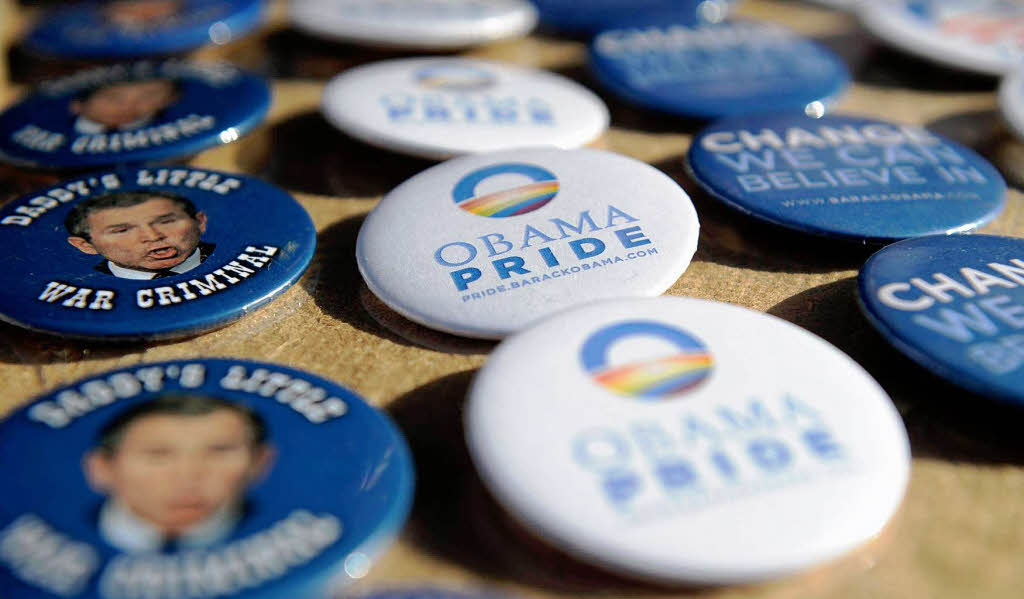 Pro Obama, contra Bush: Buttons der demokratischen Wahlkampf-Truppe.