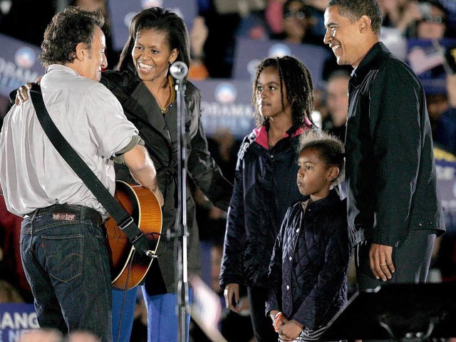 Die Obamas nach einem Konzert mit dem ...ia, Sasha und Barack Obama (von links)  | Foto: dpa