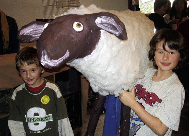 Ein Schaf, das whrend der Kinderbibel... ist, wurde  zum Schluss versteigert.   | Foto: Monika Weber