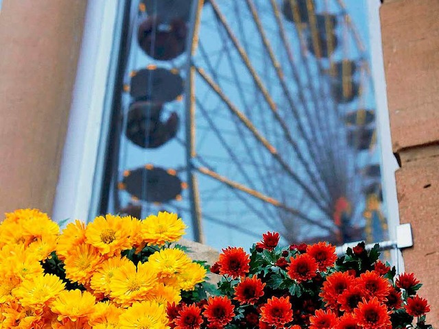 Das Riesenrad: Besuchermagnet im Herzen der Innenstadt whrend der Chrysanthema.  | Foto: Wolfgang Knstle