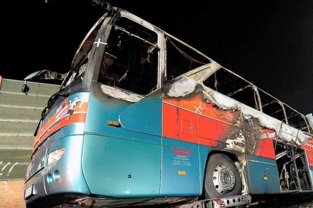 20 Menschen sterben in brennendem Bus
