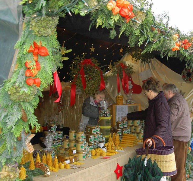 Die meisten Stnde des Weihnachtsmarkt...novierung der Stnde vor zwei Jahren.   | Foto: Langelott