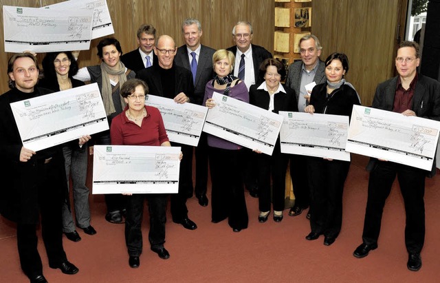 Die PSD-Bank &#8211; in der Mitte hint... acht wohlttige Freiburger Projekte.   | Foto: Ingo Schneider