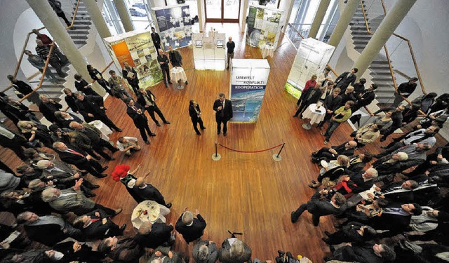 Staatsminister Gernot Erler erffnete ...zerthaus auch eine Umweltausstellung.   | Foto: KUNZ
