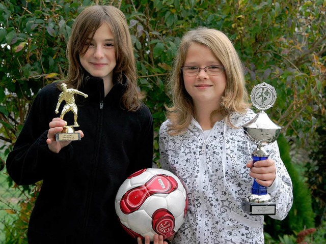 Anna Lena Hohwieler (links) und Julia ... Gemeinschaftslehrgang in Berlin teil.  | Foto: Ruth Seitz